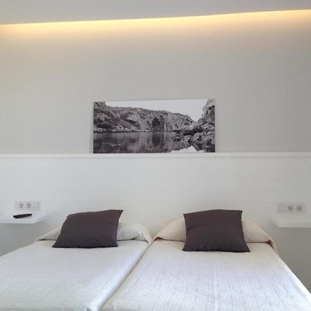 Hostal La Palma Fornells  Phòng bức ảnh