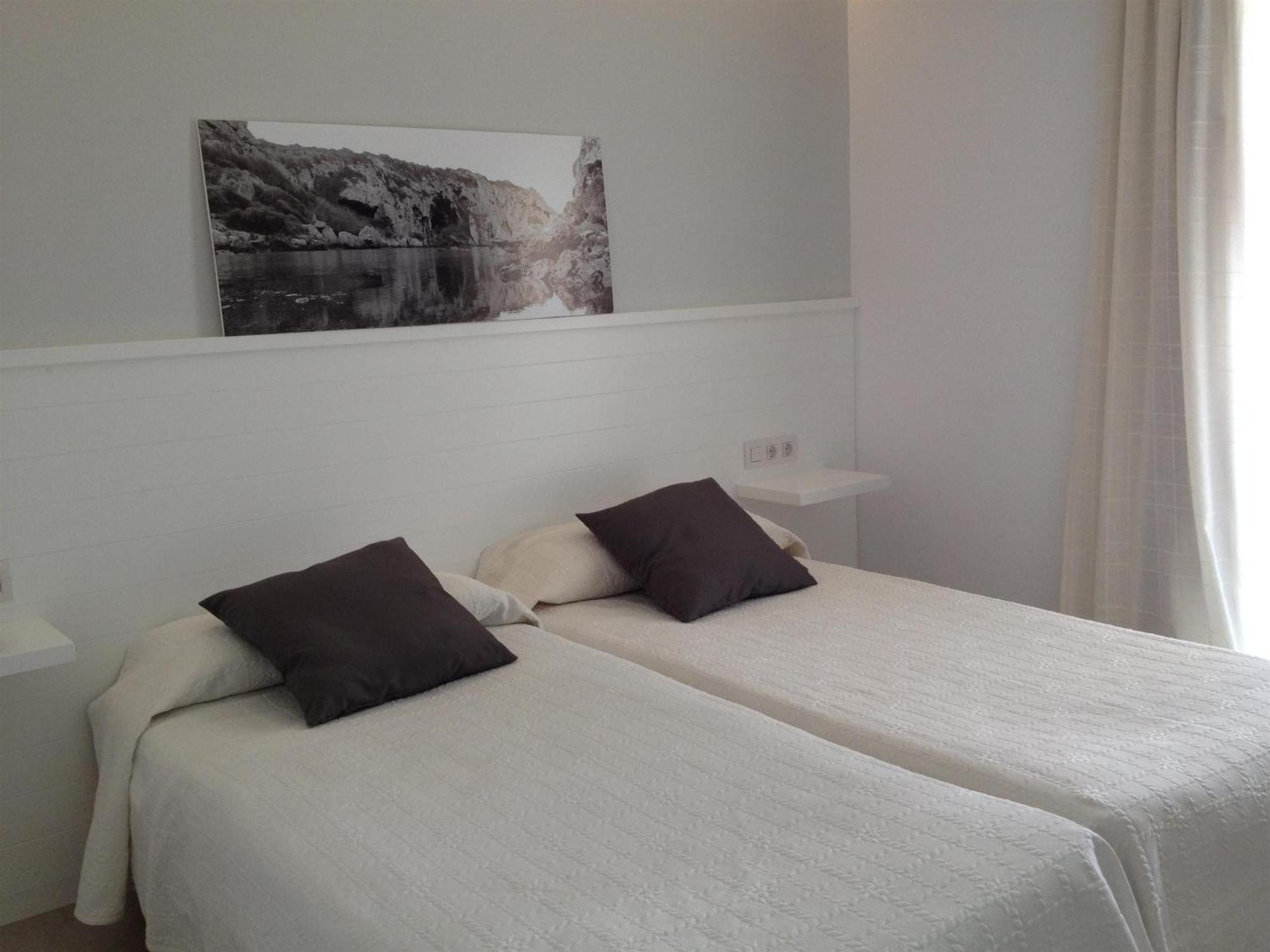 Hostal La Palma Fornells  Phòng bức ảnh