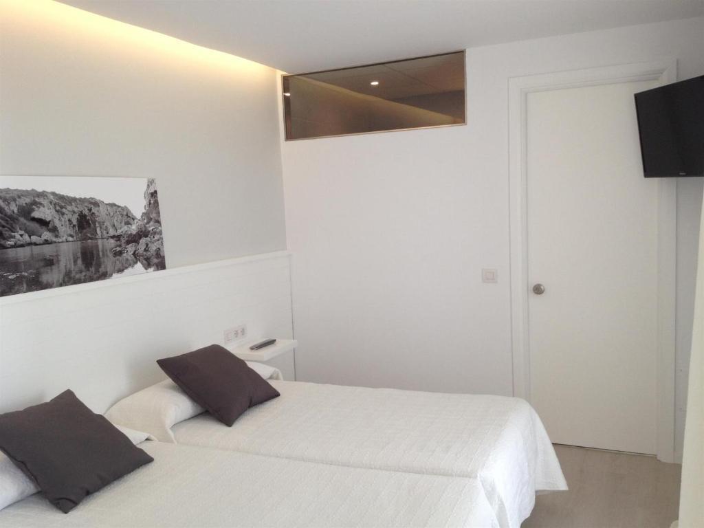 Hostal La Palma Fornells  Phòng bức ảnh