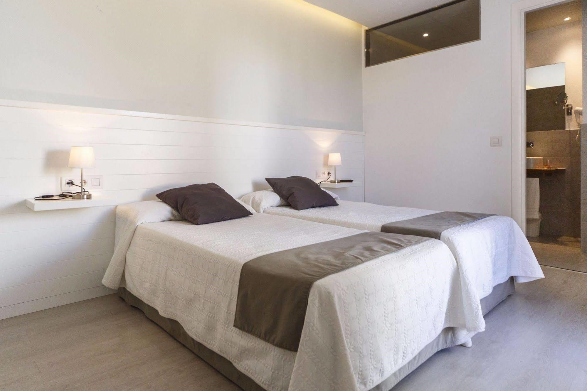 Hostal La Palma Fornells  Ngoại thất bức ảnh