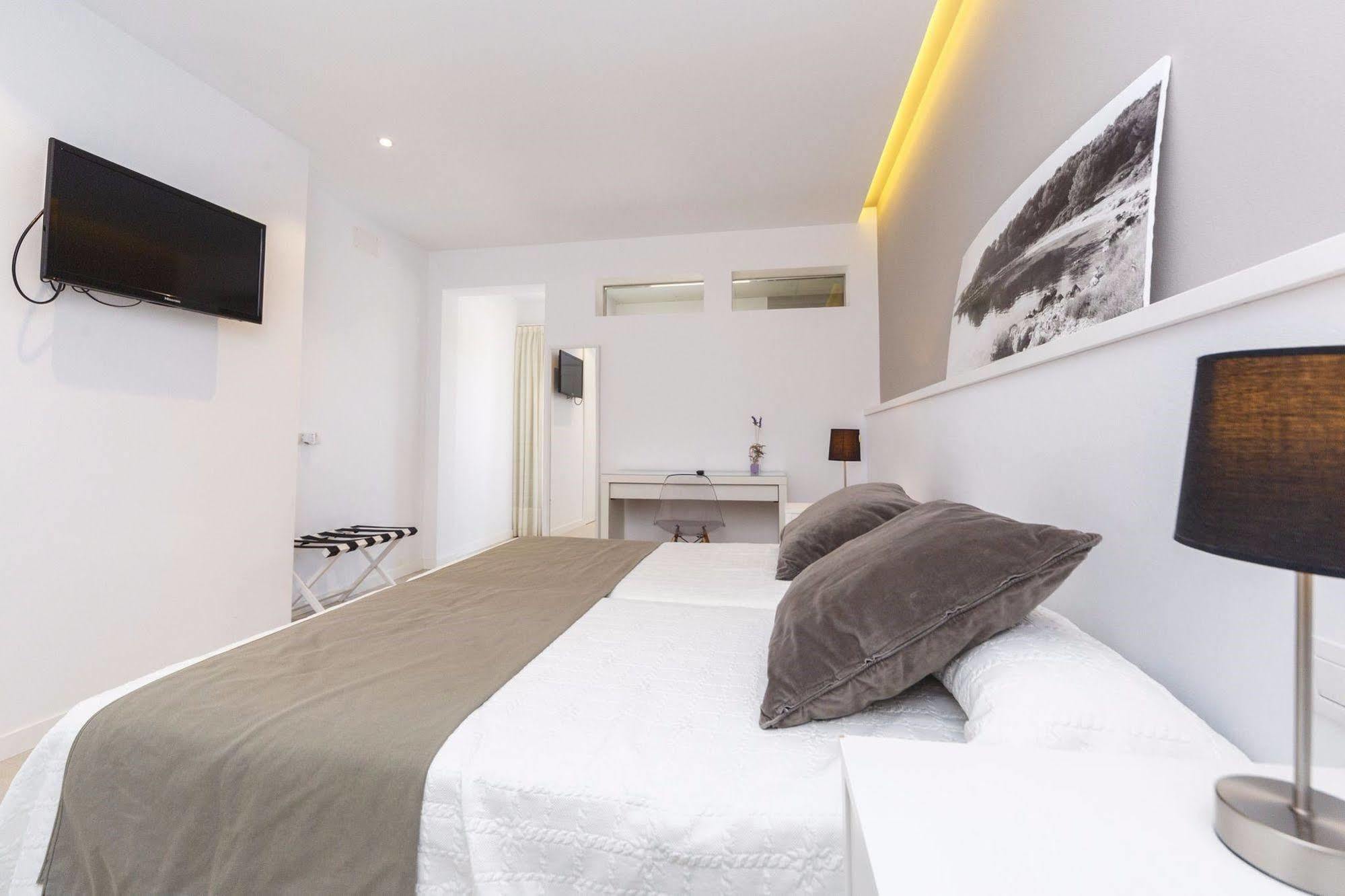 Hostal La Palma Fornells  Ngoại thất bức ảnh