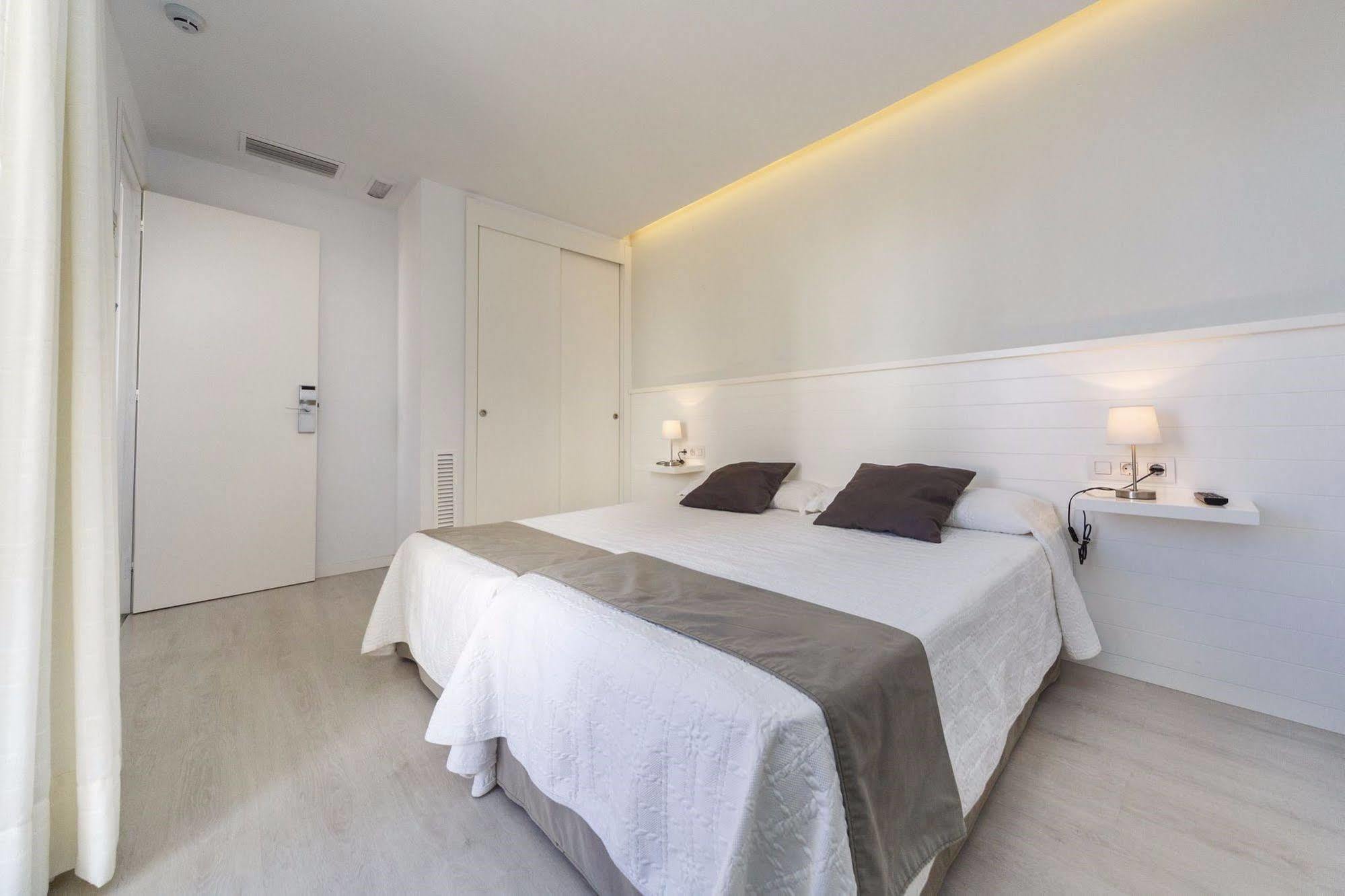 Hostal La Palma Fornells  Ngoại thất bức ảnh